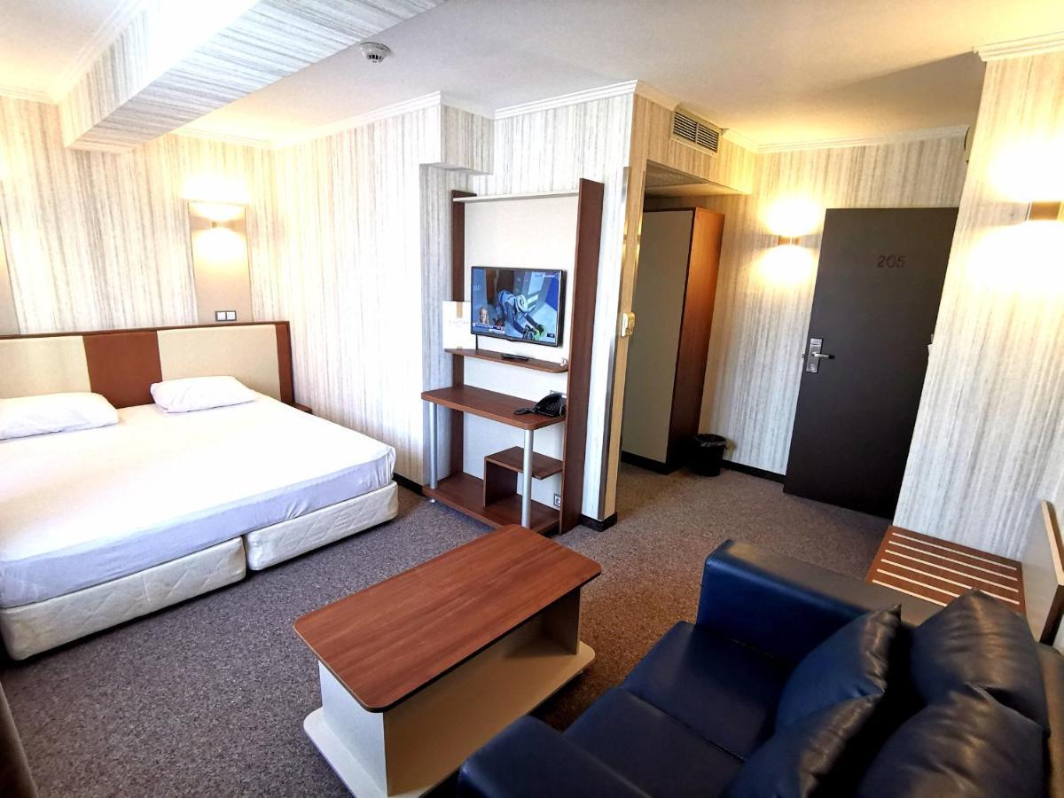 Elate Plaza Hotel Sofia Exterior photo